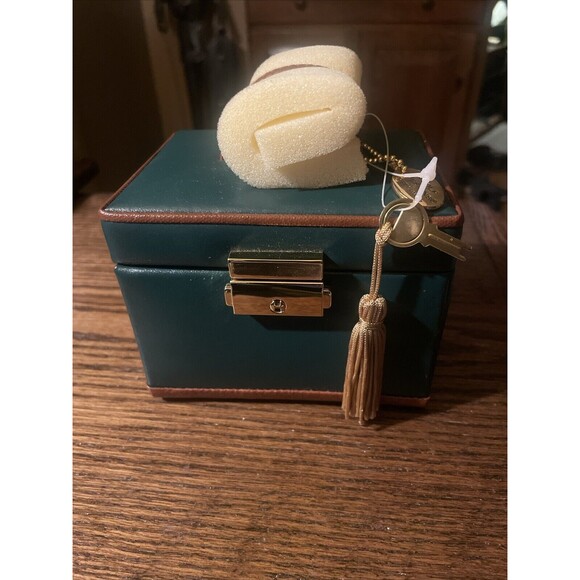 New Wolf Designs Jewelry Box Chest Green Leather Travel Lock and Key Top Handle - Picture 1 of 10